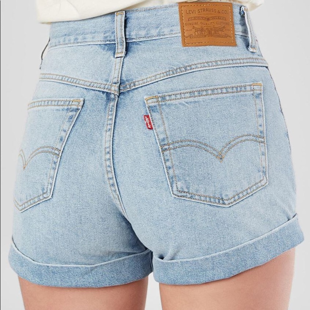 LEVI’S Mom Short